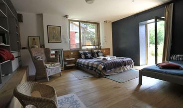 Bild på Triple Room (Bleue)-1 Queen Bed and 1 Twin Bed Free breakfast Free self parking Free WiFi