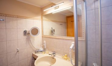 Bild på Double Room (Themendoppelzimmer)-1 Double Bed Free WiFi Free self parking Free breakfast