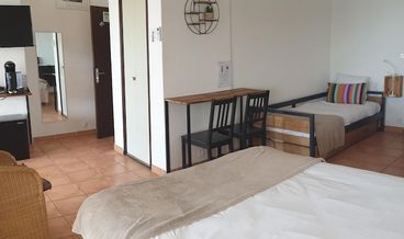Bild på Superior Double Room, Ensuite, Sea View (avec Balcon )-2 Twin Beds Free WiFi