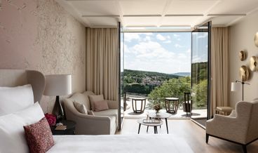Bild på Junior Suite (Champagne)-1 King Bed Free breakfast Free valet parking Free self parking Free WiFi