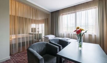 Bild på Superior Room (Extra Bed 2 adults + 1 child)-2 Twin Beds Non Refundable Free WiFi