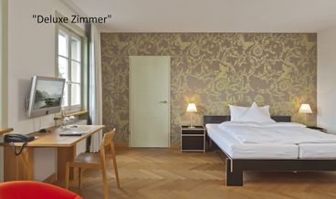 Bild på Retro-Budget room (WITH EXTENDED PRIVATE - BATH ACROSS THE FLOOR)-1 Queen Bed Free WiFi