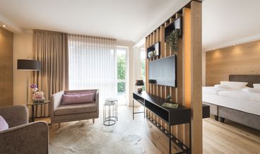 Bild på Budget Double Room (unrenovated, no safety deposit box)-1 Queen Bed Free WiFi