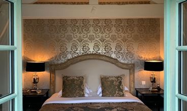 Bild på Deluxe Double Room, Park View-1 King Bed Non Refundable Free WiFi Free valet parking