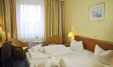 Bild på Comfort Double Room, City View (Land View)-1 Queen Bed Non Refundable Free WiFi Breakfast buffet Spa access