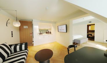 Bild på Deluxe Room, 1 Double Bed with Sofa bed, Refrigerator (with Sofabed)-1 Double Bed and 1 Double Sofa Bed Non Refundable Free WiFi