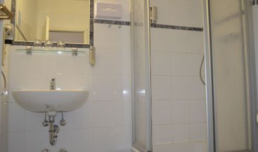 Bild på Standard Double Room-1 King Bed Non Refundable Free WiFi Free self parking
