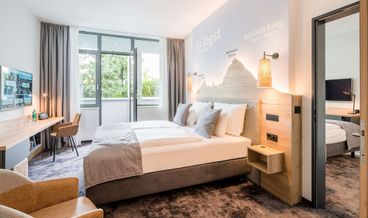 Bild på Classic Room, 2 Twin Beds (Walk-in Shower)-2 Twin Beds Non Refundable Free WiFi