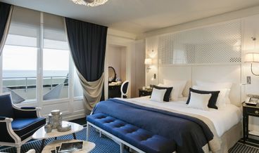 Bild på Superior Room, city view-1 King Bed Non Refundable Free WiFi