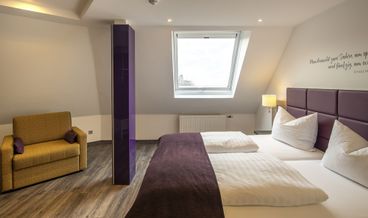Bild på Business Double Room-1 King Bed Non Refundable Free WiFi Free breakfast