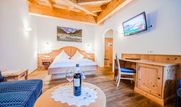 Bild på Basic Room (Smaragd)-1 Queen Bed and 1 Double Sofa Bed Free WiFi Free self parking Free breakfast