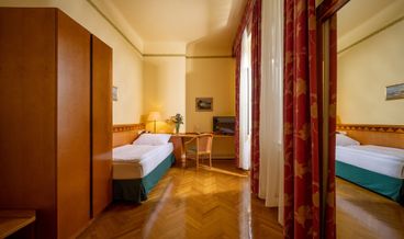 Bild på Basic Double Room-1 Queen Bed Non Refundable Free WiFi Free breakfast