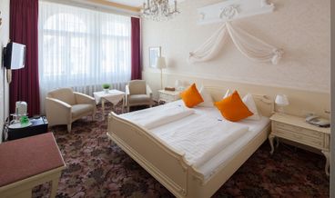 Bild på Double Room (5th and 6th Floor)-1 Double Bed Non Refundable Free WiFi