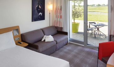 Bild på Superior Room, Multiple Beds-1 Queen Bed and 2 Double Sofa Beds Free WiFi Free self parking