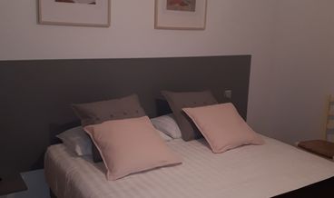 Bild på Quadruple Room-1 Double Bed and 2 Twin Bunk Beds Free self parking Free WiFi