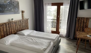 Bild på Comfort Triple Room-1 King Bed and 1 Twin Bed Non Refundable Free WiFi Free self parking Free breakfast