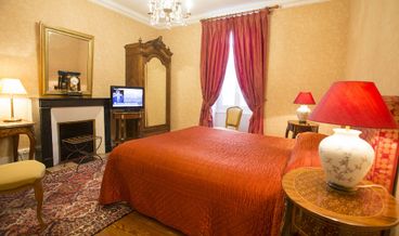 Bild på Family Duplex Room-2 Twin Beds and 1 Double Bed Free WiFi