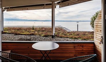 Bild på Comfort Double Room, Balcony, Partial Lake View-1 King Bed Free WiFi Free breakfast