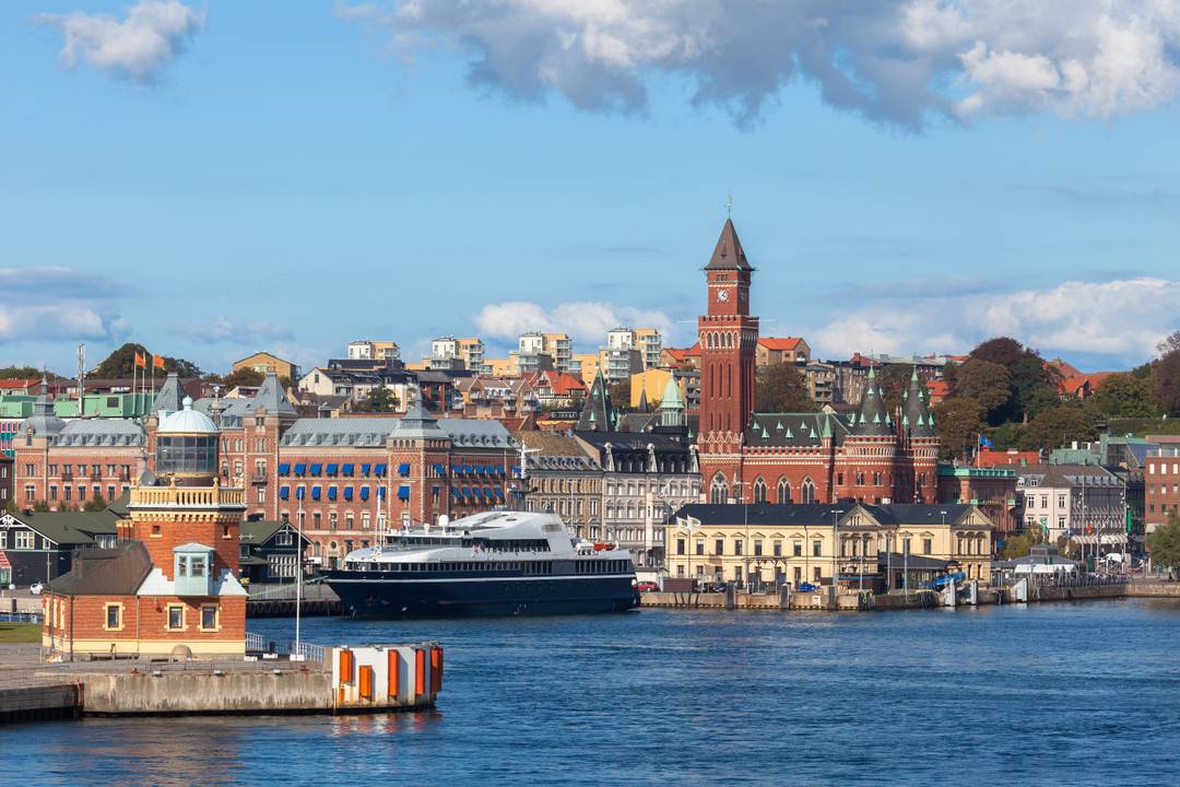 Hotell nära färjorna vid Knutpunkten