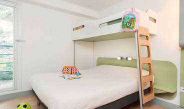 Bild på Triple Room, Multiple Beds-1 Double Bed and 1 Twin Bunk Bed Non Refundable Free self parking Free WiFi