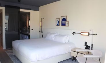 Bild på Standard Room, 1 King Bed, Balcony-1 King Bed Non Refundable Free WiFi