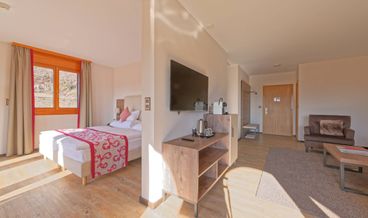 Bild på Standard Double Room-1 Double Bed Non Refundable Free WiFi Breakfast buffet Free self parking