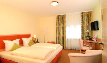 Bild på Classic Double Room-2 Twin Beds Non Refundable Free WiFi Free parking