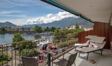 Bild på Junior Studio Suite, 1 King Bed with Sofa bed, Accessible, Partial Lake View (4 Adults)-1 King Bed and 1 Queen Sofa Bed Non Refundable Free WiFi Free breakfast