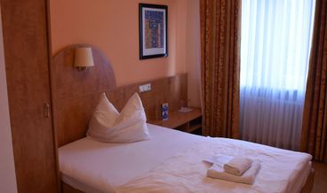 Bild på Standard Double Room-1 Queen Bed Free WiFi Free self parking Free breakfast