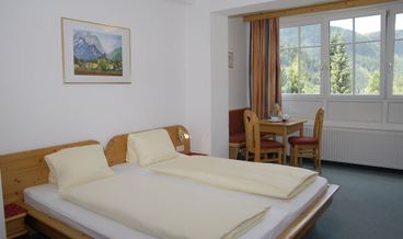 Bild på Double Room, Mountain View-1 King Bed and 1 Double Sofa Bed Non Refundable Free WiFi Free self parking Free breakfast