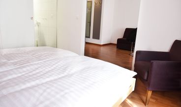Bild på Quadruple Room-1 Double Bed and 1 Double Sofa Bed Non Refundable Free WiFi
