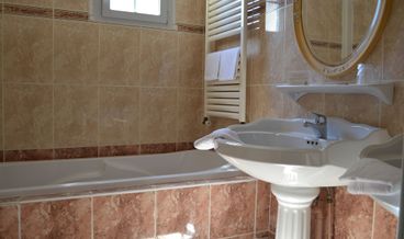 Bild på Classic Double Room, 1 King Bed, Non Smoking, Garden View-1 King Bed Non Refundable Late check-out Free self parking Free WiFi