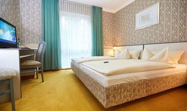 Bild på Standard Double Room-1 King Bed Free WiFi Free self parking Free breakfast