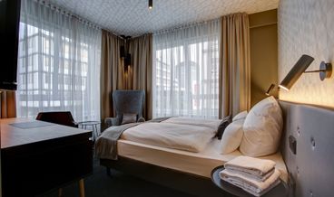Bild på Standard Triple Room-1 Double Bed and 1 Twin Bed Non Refundable Free WiFi Free breakfast