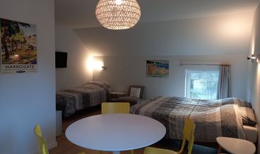 Bild på Double Room, 1 Queen Bed (R. Lenoir)-1 Queen Bed Non Refundable Free WiFi Free self parking Free breakfast