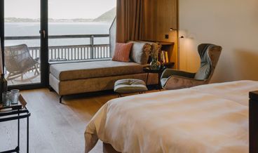 Bild på Design Studio Suite, Balcony, Lake View (Mini)-1 King Bed Non Refundable Free WiFi Free breakfast