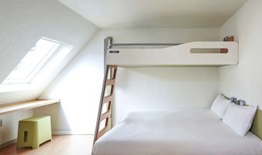 Bild på Triple Room, Multiple Beds-1 Double Bed and 1 Twin Bunk Bed Non Refundable Free WiFi