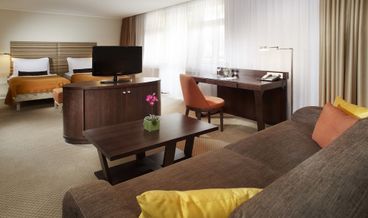 Bild på Comfort Double Room-1 Double Bed and 2 Twin Beds Non Refundable Free WiFi Free breakfast