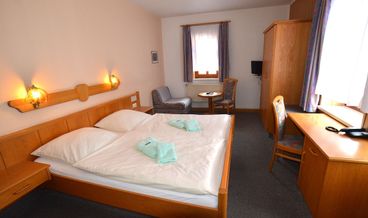 Bild på Triple Room-1 Double Bed and 1 Twin Bed Free WiFi Free self parking Free breakfast