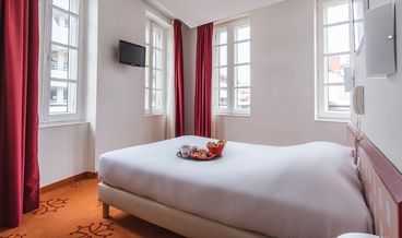 Bild på Standard Double Room-1 Double Bed and 2 Twin Beds Non Refundable Free WiFi