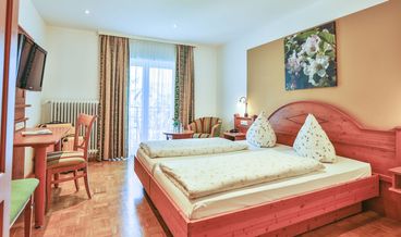Bild på Triple Room-1 Double Bed and 1 Twin Trundle Bed Free WiFi Free parking Free breakfast