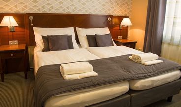 Bild på Triple Room-1 Double Bed and 1 Twin Bed Free WiFi Free self parking