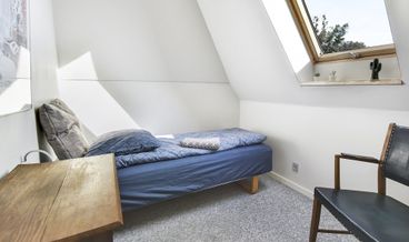 Bild på Traditional Double or Twin Room, 1 Bedroom, Shared Bathroom-1 Queen Bed Non Refundable Free WiFi Free self parking