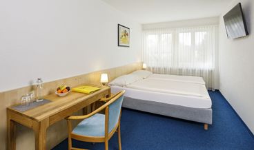 Bild på Economy Double Room, Shared Bathroom-2 Large Twin Beds Free WiFi Free breakfast