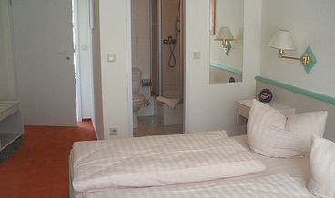 Bild på Double Room (small)-1 Queen Bed Free WiFi Breakfast buffet Free self parking