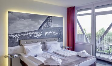 Bild på Classic Double Room-1 King Bed Free WiFi Breakfast buffet Free self parking