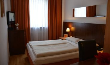 Bild på Standard Double Room (Queensize Bed 140cm)-1 Queen Bed Free WiFi Free breakfast