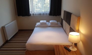 Bild på Double Room (small)-1 Double Bed Non Refundable Free WiFi Free parking
