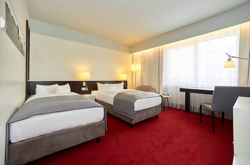 Parken Flughafen Berlin Schönefeld Holiday Inn www.hotelspecials.se