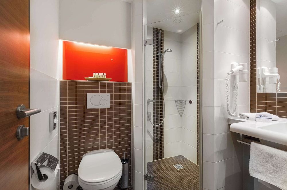 Bild på Comfort-rum - 1 dubbelsäng (Walk-in Shower)